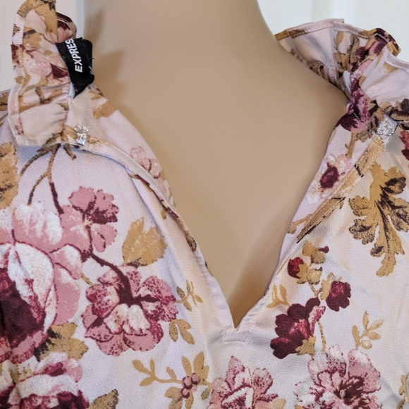 Express Floral Ruffle Sleeve Blouse in Purple and Tan - Picture 4 of 8